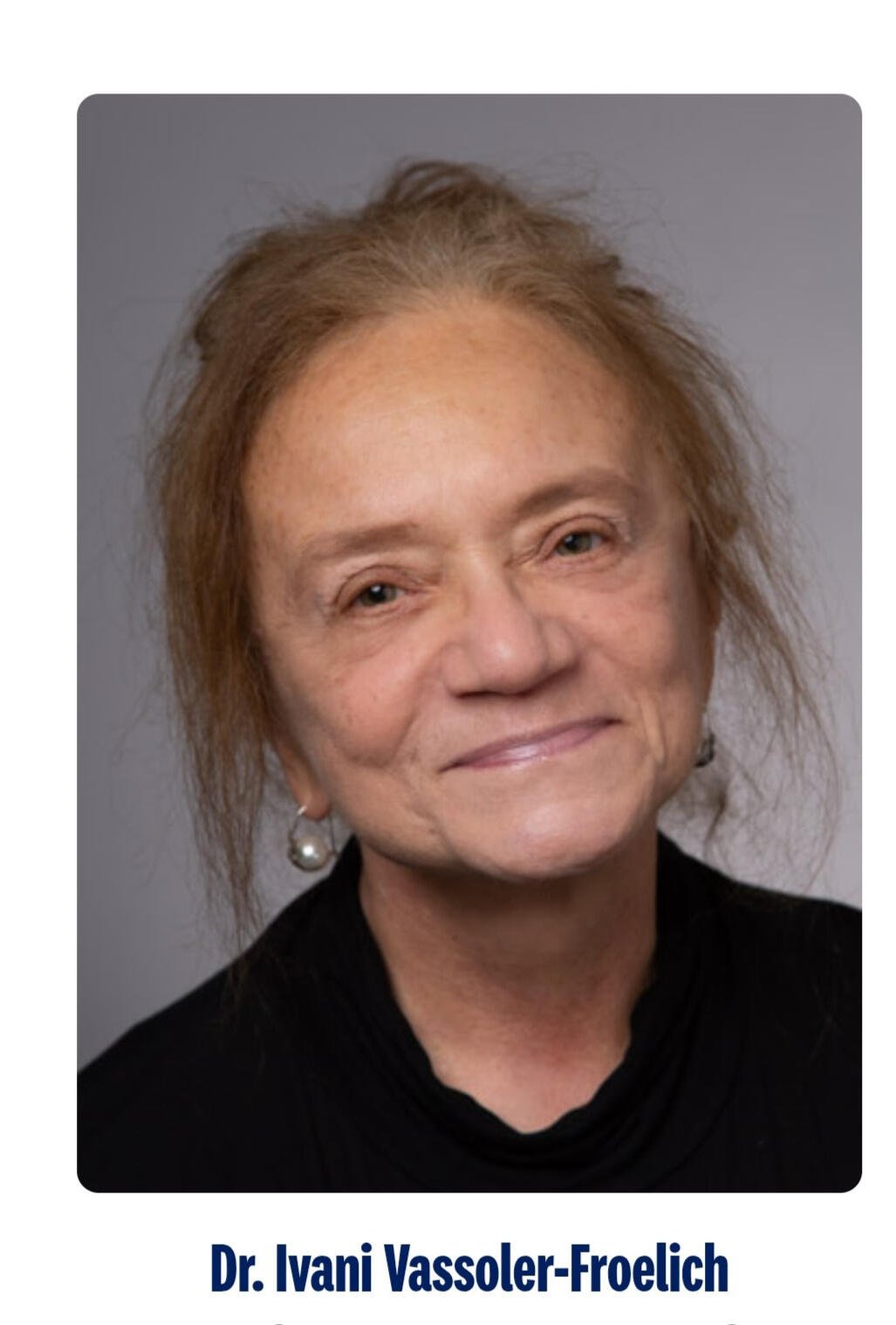 Dr. Ivani Vassoler-Froelich, professora de inglês, em retrato de estúdio